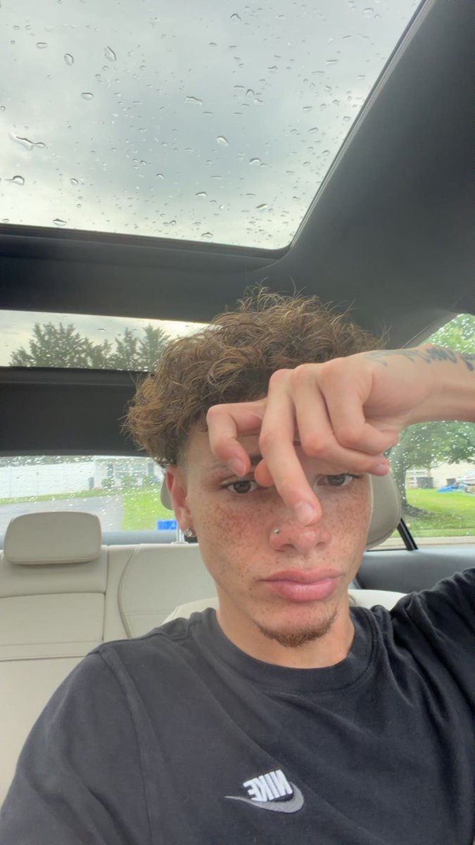 zlightskin's tweet photo. Can I be ya late night addition 😩💦
Lmk if I’m big enough for you😌😮‍💨

OF deals down below 👇🏽 https://t.co/fWRGxEW98N