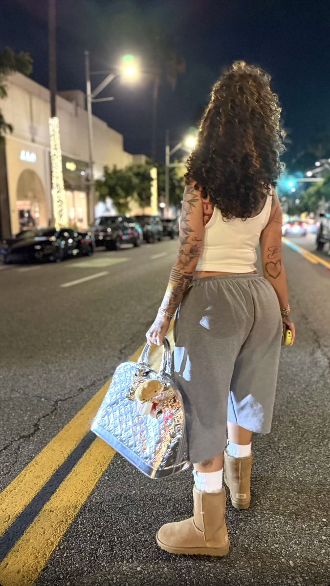Bhabiana's tweet photo. Bhad Bhabie with her Limited Edition Louis Vuitton Silver Monogram Miroir Alma https://t.co/Z93RL2Nfrh