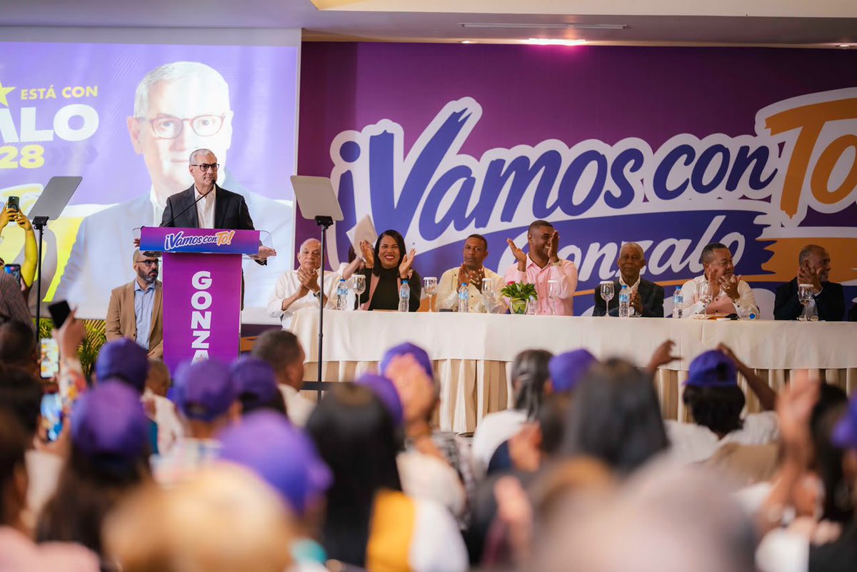 MConGonzalo's tweet photo. Al agradecer el respaldo de la Corriente Magisterial Eugenio María de Hostos y de Eduardo Hidalgo, Gonzalo Castillo afirmó que la educación debe constituir uno de los principales ejes del desarrollo de la República Dominicana.

#ElMagisterioConGonzalo https://t.co/ogj4GDY5fd