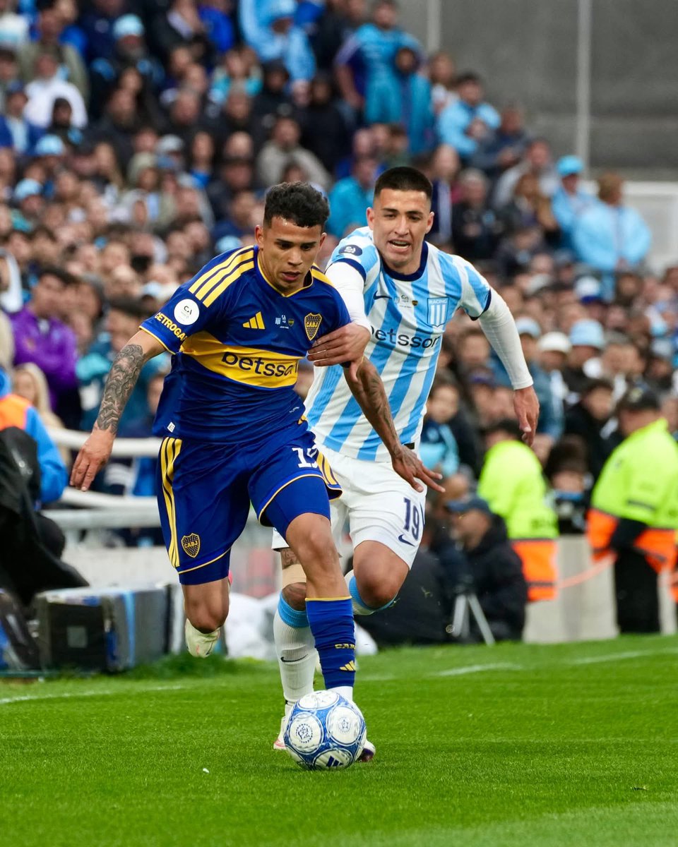 BocaPasionTotal's tweet photo. 🎙️ #LaInfoDeBoca @PampaAranda en #BOCAPASIONTOTAL 👈🏻
Era injusto porque en el PT hasta el gol de Racing , Al margen de todo esto #Boca merecía ganarlo . Mérito para el DT que se la jugó con los cambios y acertó
@la810radio👍👍 https://t.co/BqfWAM65JN