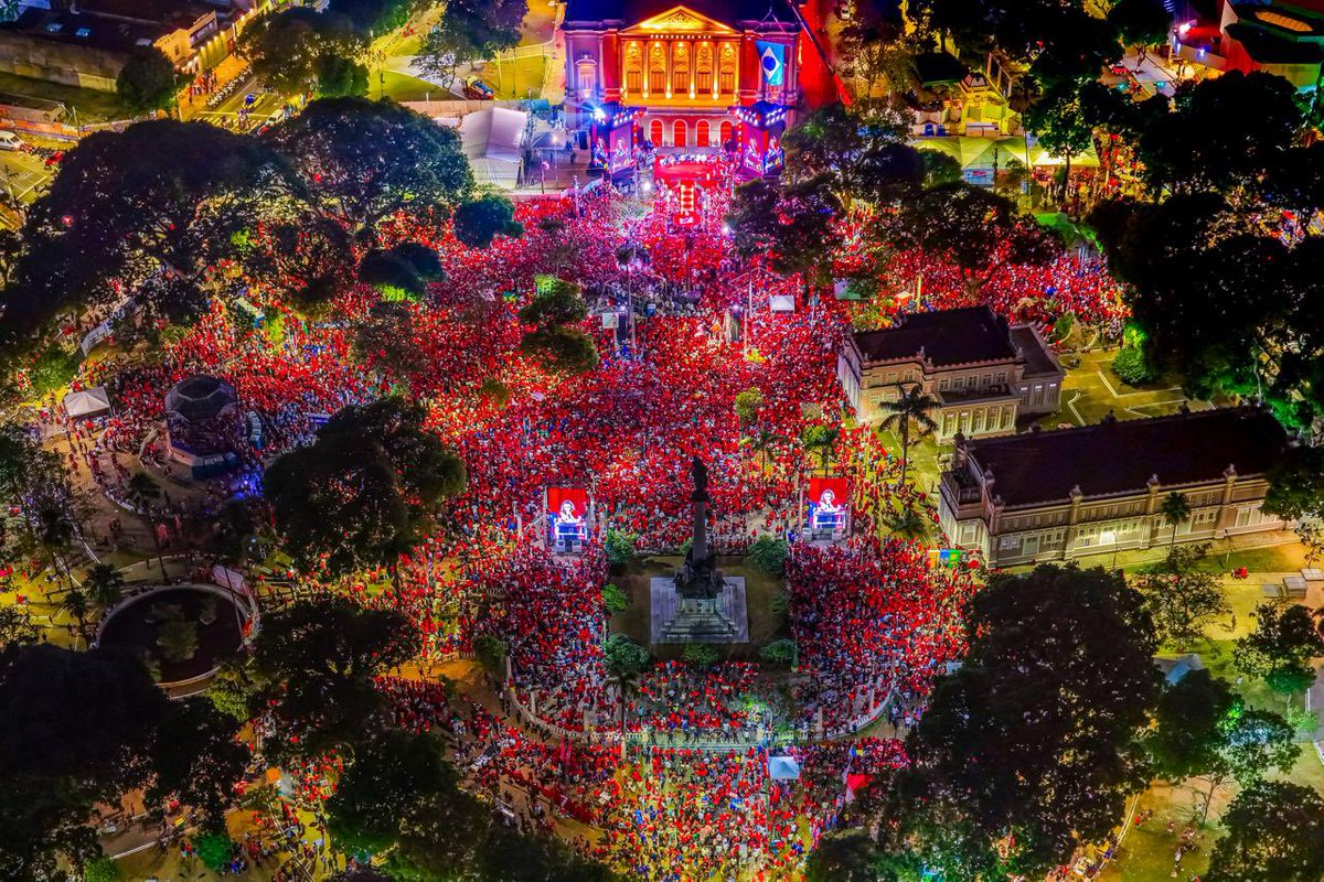 KriskaCarvalho's tweet photo. Não existe a mínima possibilidade de não elegermos Lula https://t.co/7T8cuHFr4H