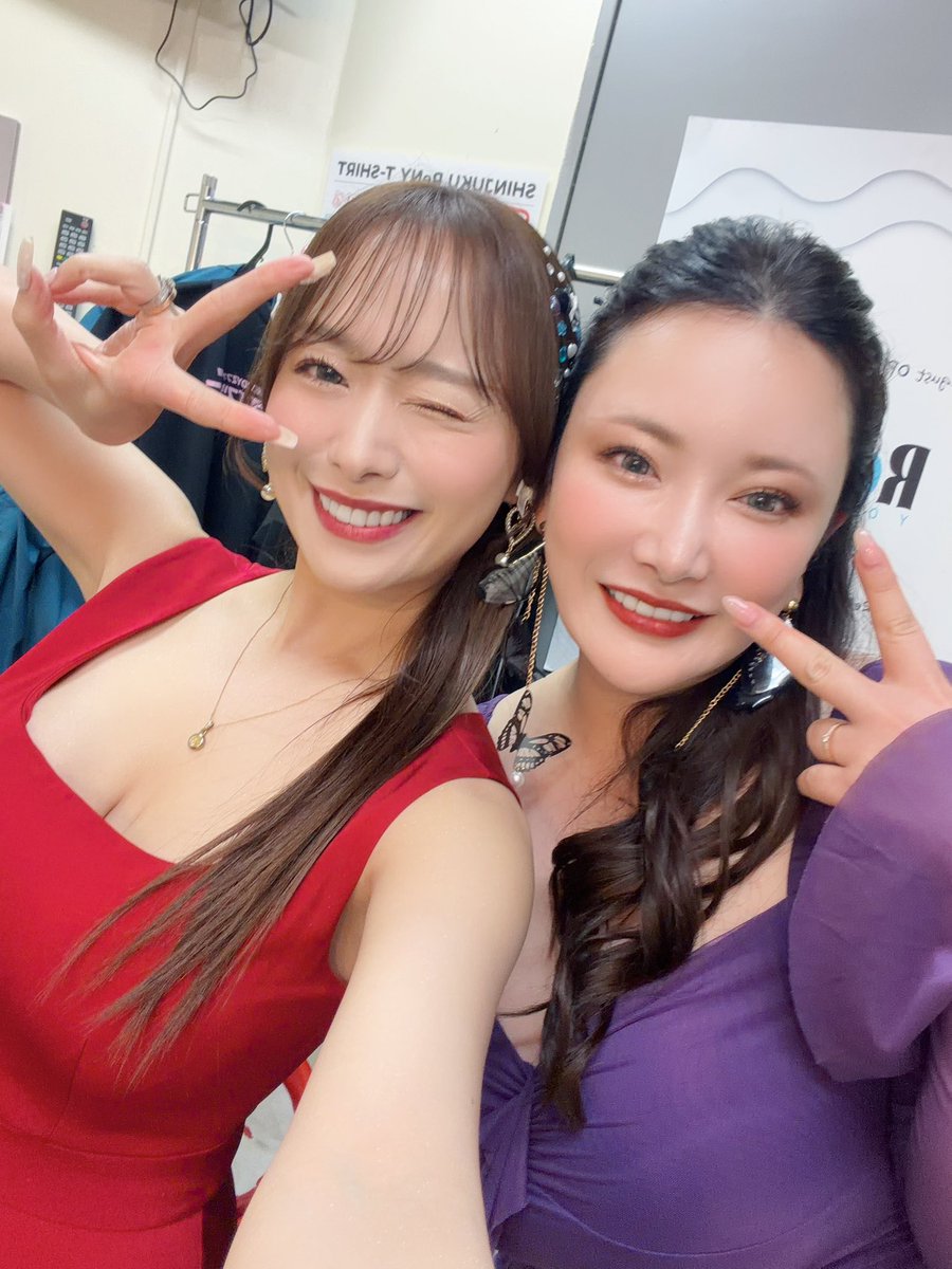 himari_hpp's tweet photo. さぁ今日はスイメモ2日目！！
楽しんでいきましょう🫶
来場チケットまだ間に合います
リモートチケットまだ間に合います
【ライブ秘話】
昨日歌った逢いたくていまのラスト
超ロングトーン実は練習でもリハでも
1回もやった事がありませんでした
ライブは生物です
今日だけのアレンジ、歌い方があります
是非聴きに来て下さい
同じ事務所の子居ないのに毎年みんな仲良くして下さるのありがたい😭😭
沢山写真撮って貰えて嬉しい！！
中山ふみかちゃんだけタグ付け出来なかったので@nakayama_fumika 
Instagramには別のお写真載せます🫶
