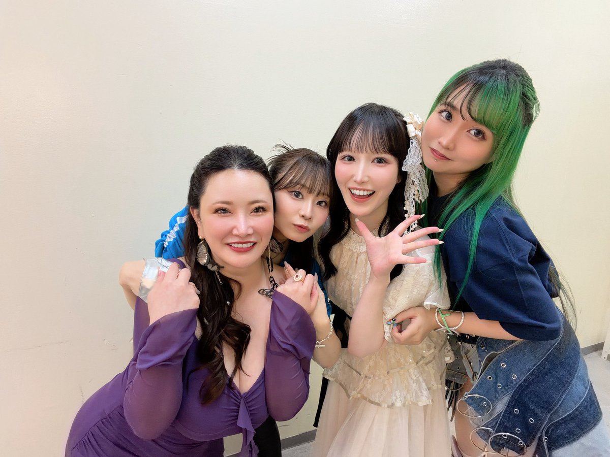 himari_hpp's tweet photo. さぁ今日はスイメモ2日目！！
楽しんでいきましょう🫶
来場チケットまだ間に合います
リモートチケットまだ間に合います
【ライブ秘話】
昨日歌った逢いたくていまのラスト
超ロングトーン実は練習でもリハでも
1回もやった事がありませんでした
ライブは生物です
今日だけのアレンジ、歌い方があります
是非聴きに来て下さい
同じ事務所の子居ないのに毎年みんな仲良くして下さるのありがたい😭😭
沢山写真撮って貰えて嬉しい！！
中山ふみかちゃんだけタグ付け出来なかったので@nakayama_fumika 
Instagramには別のお写真載せます🫶