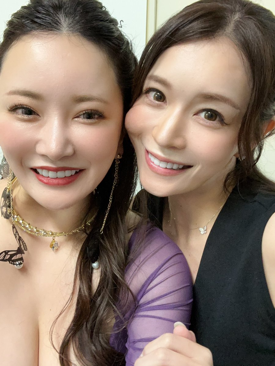 himari_hpp's tweet photo. さぁ今日はスイメモ2日目！！
楽しんでいきましょう🫶
来場チケットまだ間に合います
リモートチケットまだ間に合います
【ライブ秘話】
昨日歌った逢いたくていまのラスト
超ロングトーン実は練習でもリハでも
1回もやった事がありませんでした
ライブは生物です
今日だけのアレンジ、歌い方があります
是非聴きに来て下さい
同じ事務所の子居ないのに毎年みんな仲良くして下さるのありがたい😭😭
沢山写真撮って貰えて嬉しい！！
中山ふみかちゃんだけタグ付け出来なかったので@nakayama_fumika 
Instagramには別のお写真載せます🫶