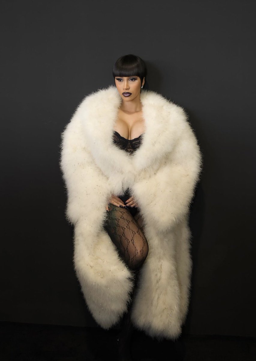 iamcardib's tweet photo. When in Milan 🇮🇹 https://t.co/41zywlZBTs