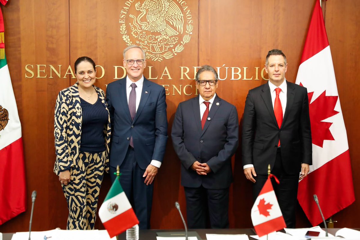 cynthialopezc1's tweet photo. Un gusto recibir en el Senado de la República al Parlamentario de Canadá @Rob_Oliphant con quien conversamos sobre el gran trabajo de hermandad entre México y Canadá 🇨🇦! https://t.co/hIo9yk1OG5