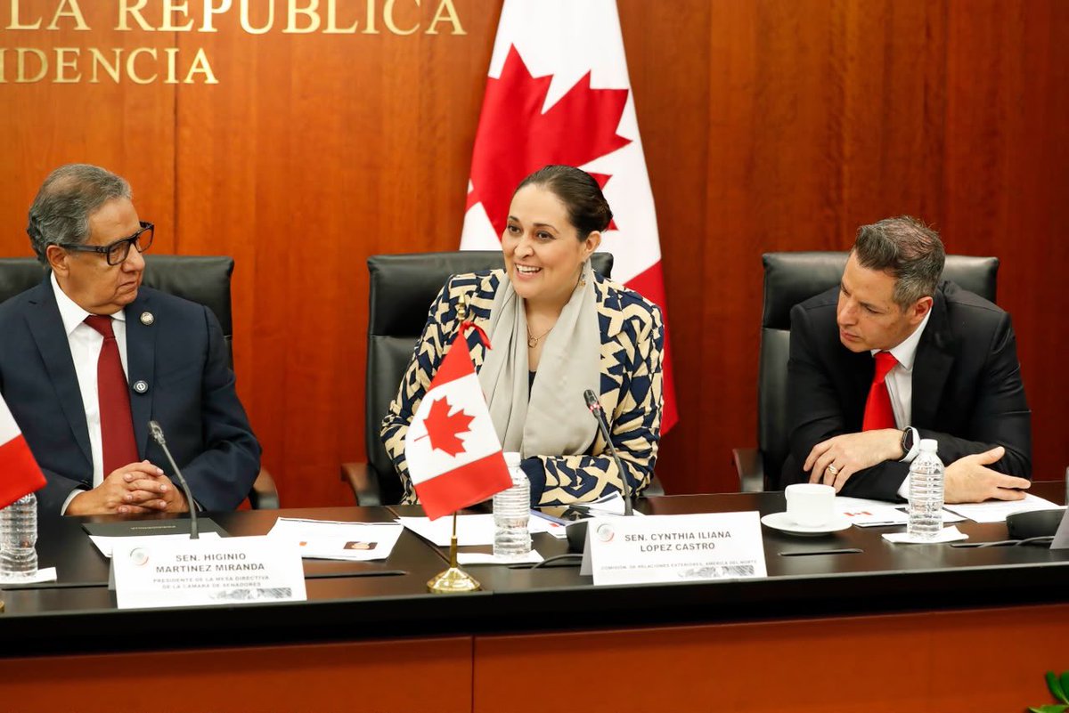 cynthialopezc1's tweet photo. Un gusto recibir en el Senado de la República al Parlamentario de Canadá @Rob_Oliphant con quien conversamos sobre el gran trabajo de hermandad entre México y Canadá 🇨🇦! https://t.co/hIo9yk1OG5