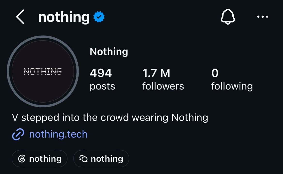 layovermoods's tweet photo. NOTHING had the funniest chance to use “V stepped into the crowd wearing Nothing” and they actually did and ATE with this bio 😭 https://t.co/rB7ubmK51S