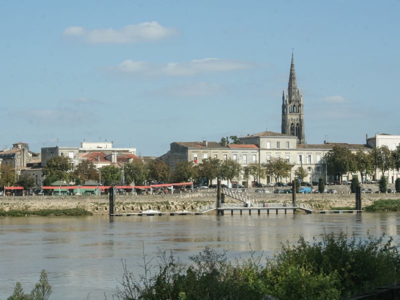 CFluviales's tweet photo. Crucero fluvial Aquitania y Burdeos (5 días). 🚢🍷 Recorre Cussac-Fort-Médoc, la ciudadela de Blaye, Liborna y Saint-Émilion con su iglesia monolítica, concluyendo con noche de gala en Burdeos.
https://t.co/XUpZsqqFKm
#CrucerosFluviales #Burdeos #Aquitania #SaintEmilion #Medoc https://t.co/YrYmCMFDSM