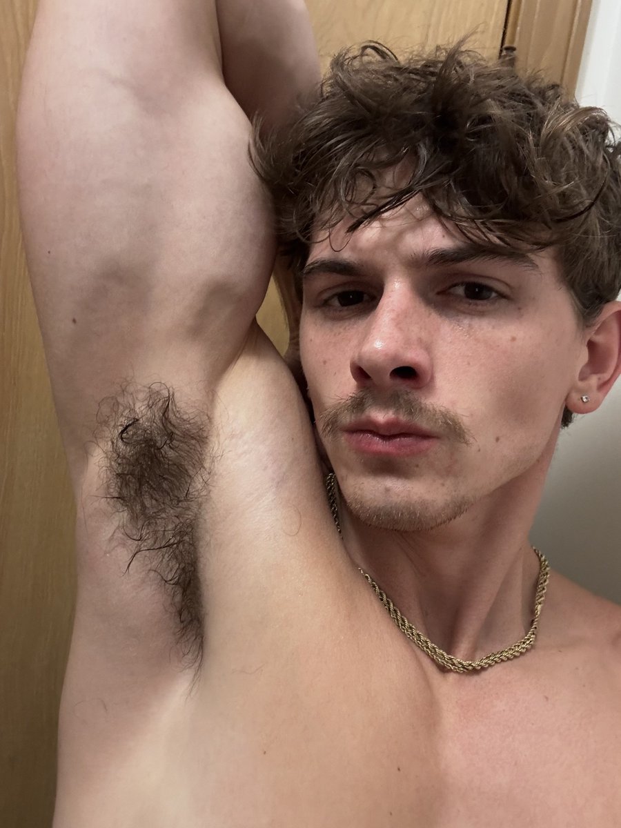 AlphaJT_'s tweet photo. I forgot deodorant https://t.co/XeZS5vyNFA