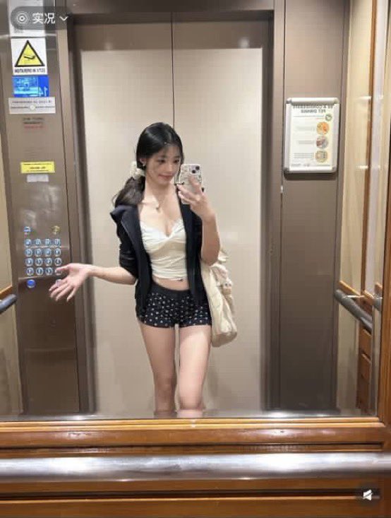 doit4ogz's tweet photo. 把我的脚趾一根根含进嘴里，像含棒棒糖一样慢慢吮。吮到发红发热才允许换下一根。中途松口一次，就罚你用脸给我的脚底擦干净。 #足底视角 #美足 #骚货 https://t.co/noJeGaTtvA