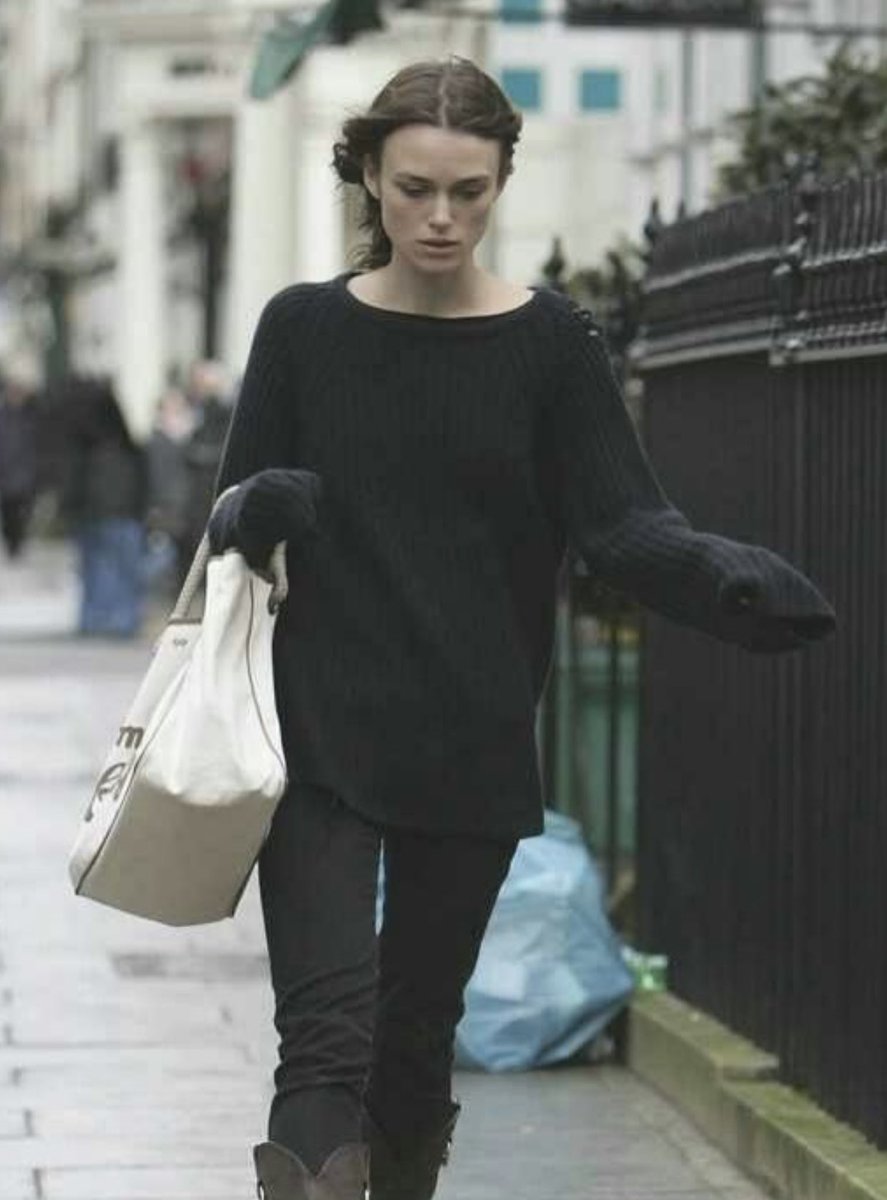 enduringeros's tweet photo. the second a chill in the air &amp; i can be melancholic skinny in peace https://t.co/SsCMwlGUiy
