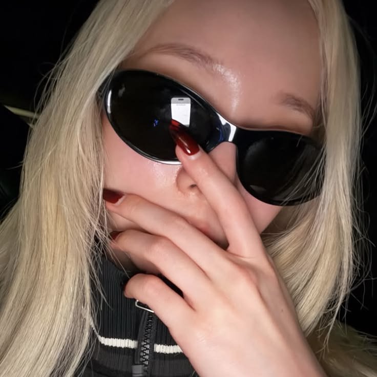 wintercearense's tweet photo. dividiriam um apê comigo?  

𝘀𝗲𝘅𝘂𝗮𝗹𝗶𝗱𝗮𝗱𝗲: lésbica
𝗮𝗹𝘁𝘂𝗿𝗮: 1,55
𝗺𝗯𝘁𝗶: ISTP
𝘀𝗶𝗴𝗻𝗼: Gêmeos
𝗰𝗼𝗿: Rosa
𝘃𝗮𝗻𝘁𝗮𝗴𝗲𝗻𝘀: Sou paciente e quieta, converso sobre qualquer besteira, amo o aespa
𝗱𝗲𝘀𝘃𝗮𝗻𝘁𝗮𝗴𝗲𝗻𝘀: Sou autodestrutiva e nao saio de casa https://t.co/mJ4vBHD3bz