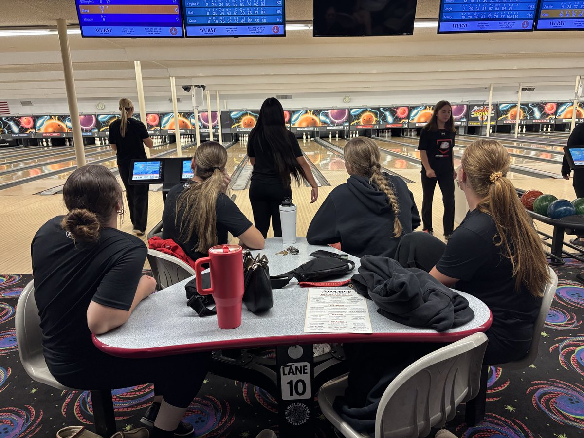 MSUBeaversSB's tweet photo. Thank you to our friends at North Hill Bowl for having us tonight! @AislinBossler goes home with the highest score of the evening, 194!
#OneTeam | #bALLin https://t.co/vKJ7NQ5yTL
