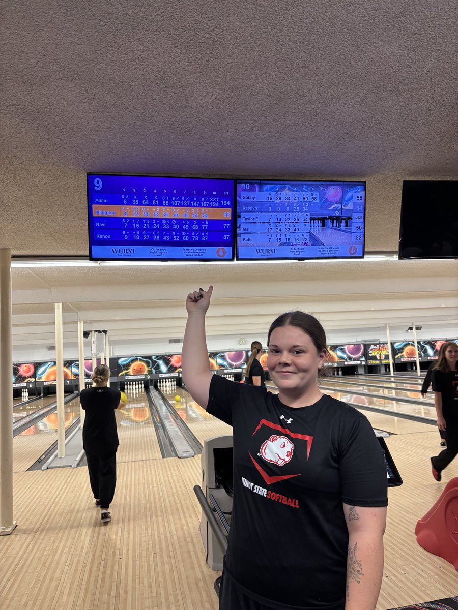 MSUBeaversSB's tweet photo. Thank you to our friends at North Hill Bowl for having us tonight! @AislinBossler goes home with the highest score of the evening, 194!
#OneTeam | #bALLin https://t.co/vKJ7NQ5yTL