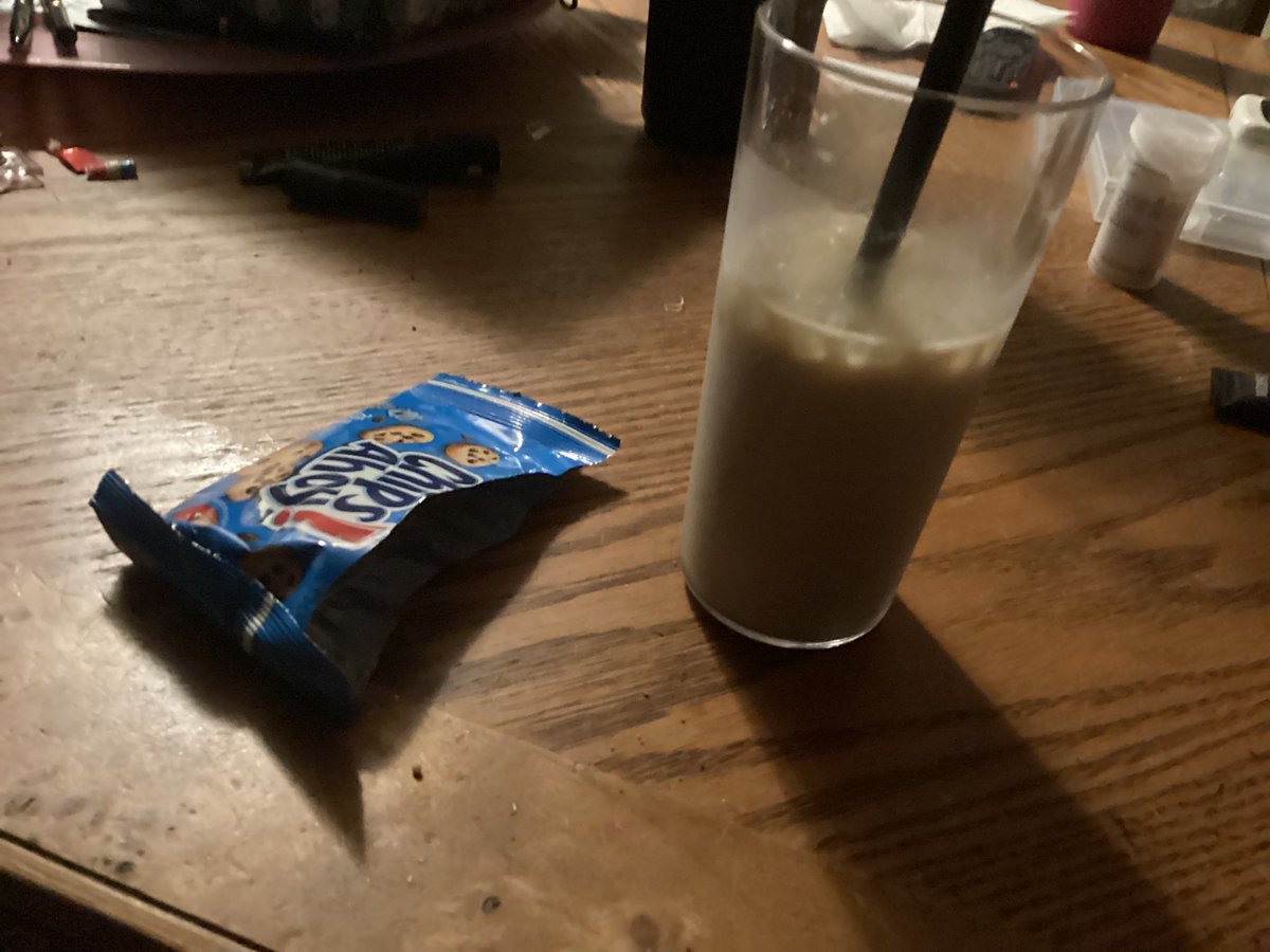 0FFENNY's tweet photo. Cookies ahoy and ice coffee https://t.co/pQ3jPXeiu3