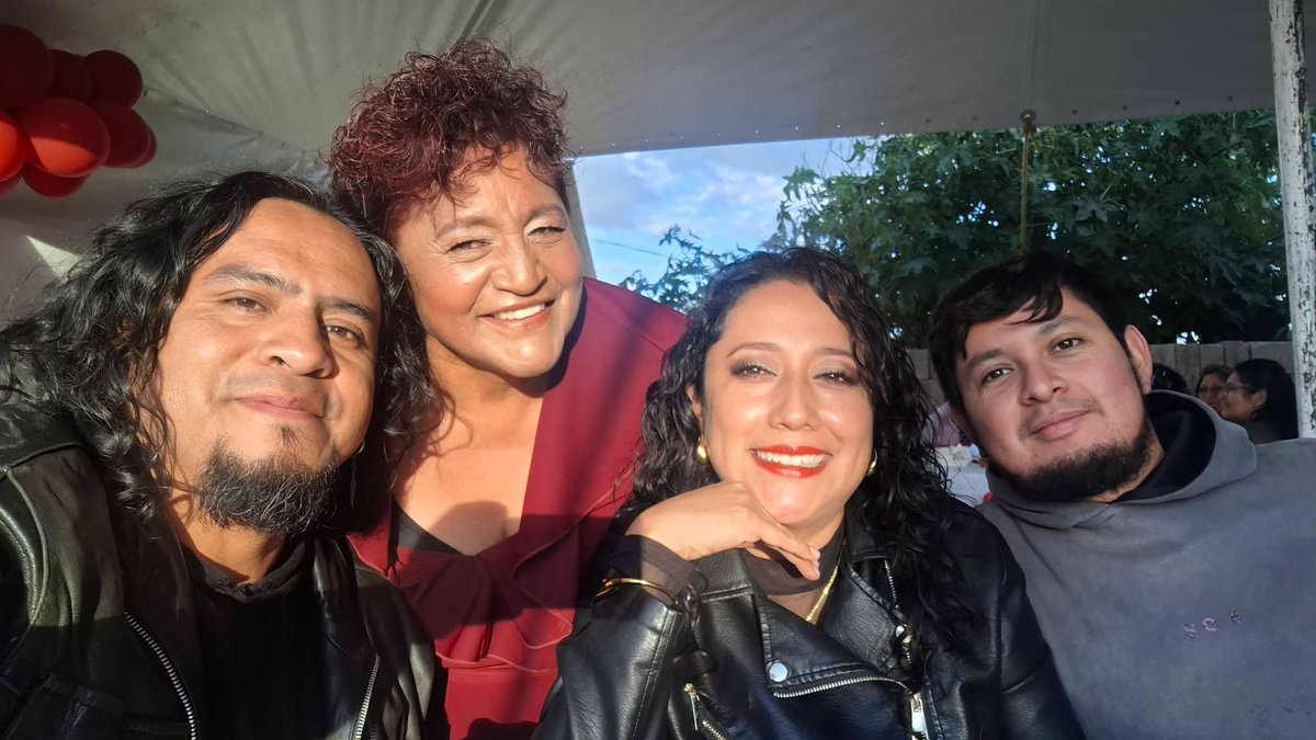 LechuzaOf's tweet photo. 🎉 El fin de semana tuvimos show privado, celebramos el cumpleaños de nuestra amiga Maricela. La pasamos bonito y lo mejor es que la festejada se la pasó de maravilla

Gracias por la invitación 😊 

🤘🏼Ya saben que si quieren banda de Rock para sus fiestas, estamos disponibles 🦉 https://t.co/24WaxkgwZ5