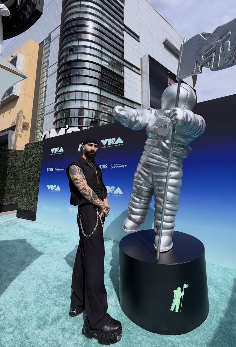 paulabrahamiann's tweet photo. 2026 VMAR’S with #cbstv family #bigbrothercbs #survivorcbs 🫶forever grateful #vmas a childhood dream come true 😭 https://t.co/jXjUmfMNbs