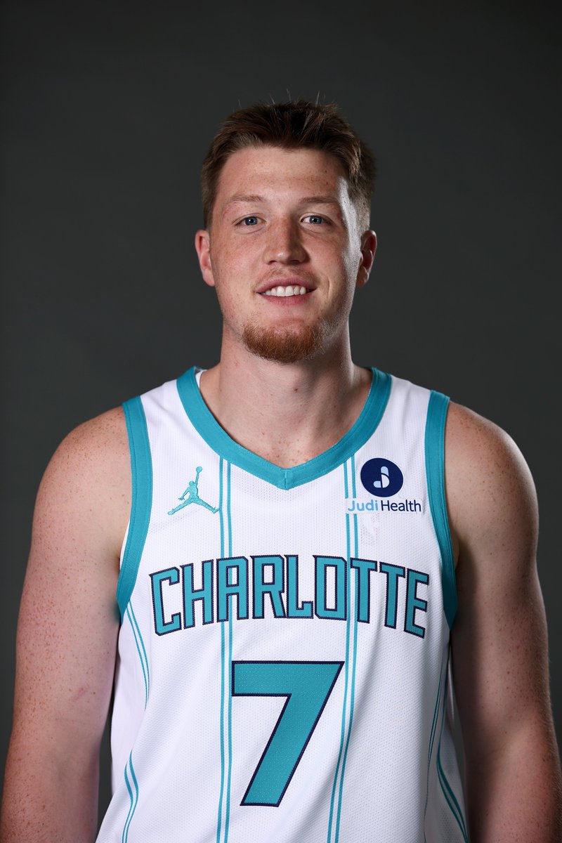 Charlotte is BUZZING for Year 2 of @​Kon2Knueppel 🐝 
 [📷](https://pbs.twimg.com/media/HTWGKZzaoAAp6B5.jpg) https://pbs.twimg.com/media/HTWGKZzaoAAp6B5.jpg htt