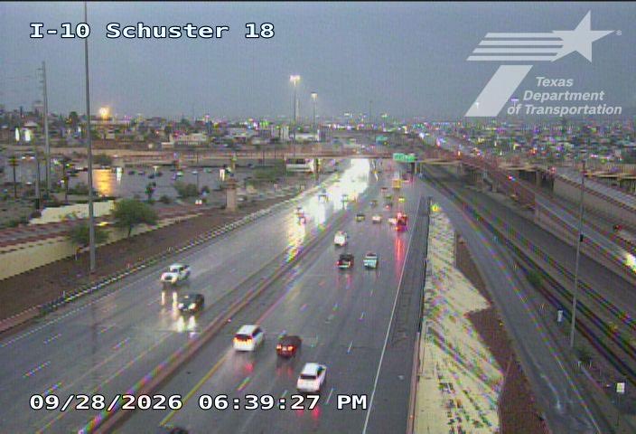 DianaGomezTV's tweet photo. ⛈️ It’s raining once again across the Borderland, and roadways are slick. Avoid driving through standing water, leave plenty of space between you and the vehicle ahead. Drive with extra caution and stay safe! 🚗

#EPTraffic #Roadways #ElPasoTexas #WeatherWarn #TurnAroundDontDrown https://t.co/mU5b5xvcCb