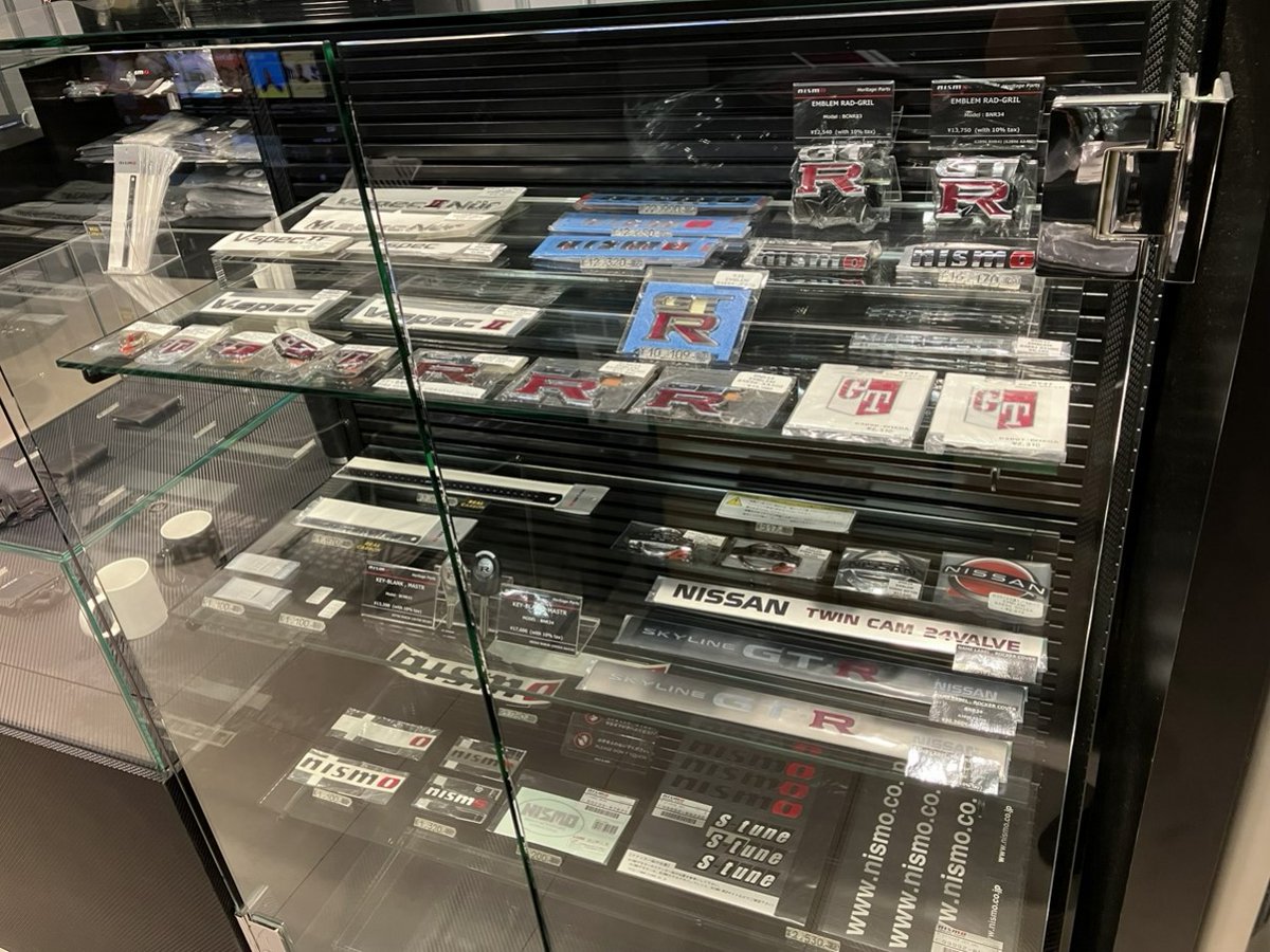NISMO_JP's tweet photo. 【#大森ファクトリー ブログ】

当店に来店されたことのない方に、店内を簡単にご紹介します💁

店内には第二世代GT-Rを中心としたNISMOパーツが並んでいます
愛車に装着するのはもちろん、見るだけでもワクワクする事間違いなし❗️
是非遊びに来てくださいね

▼詳細
https://t.co/J23K1vtMp1

#NISMO https://t.co/R61jWGuJjz