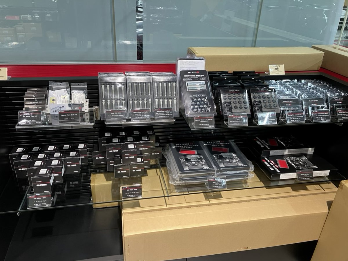 NISMO_JP's tweet photo. 【#大森ファクトリー ブログ】

当店に来店されたことのない方に、店内を簡単にご紹介します💁

店内には第二世代GT-Rを中心としたNISMOパーツが並んでいます
愛車に装着するのはもちろん、見るだけでもワクワクする事間違いなし❗️
是非遊びに来てくださいね

▼詳細
https://t.co/J23K1vtMp1

#NISMO https://t.co/R61jWGuJjz