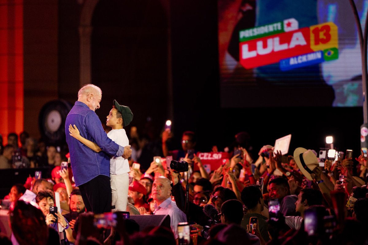 MidiaNINJA's tweet photo. Maré vermelha em Belém pra receber o presidente Lula nessa reta final de eleição.

Fotos: Ricardo Stuckert e Márcio Nagano https://t.co/xNDVFakKtN