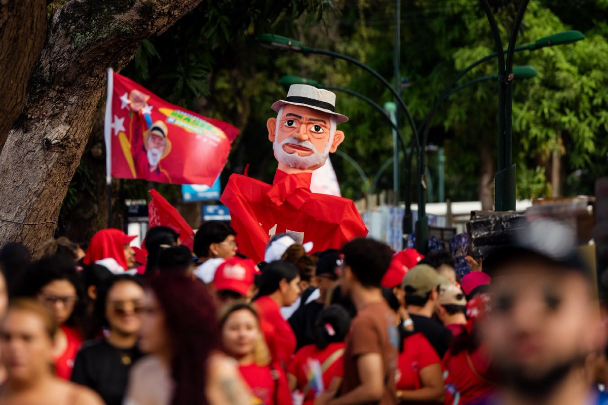 MidiaNINJA's tweet photo. Maré vermelha em Belém pra receber o presidente Lula nessa reta final de eleição.

Fotos: Ricardo Stuckert e Márcio Nagano https://t.co/xNDVFakKtN