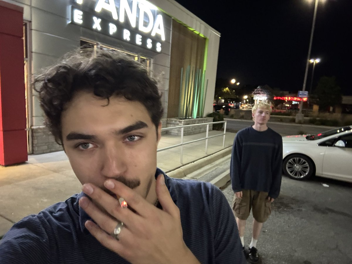kylemiller_10's tweet photo. at panda @g2bri31 https://t.co/DunPiUwXf4