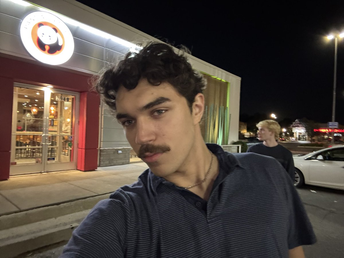 kylemiller_10's tweet photo. at panda @g2bri31 https://t.co/DunPiUwXf4