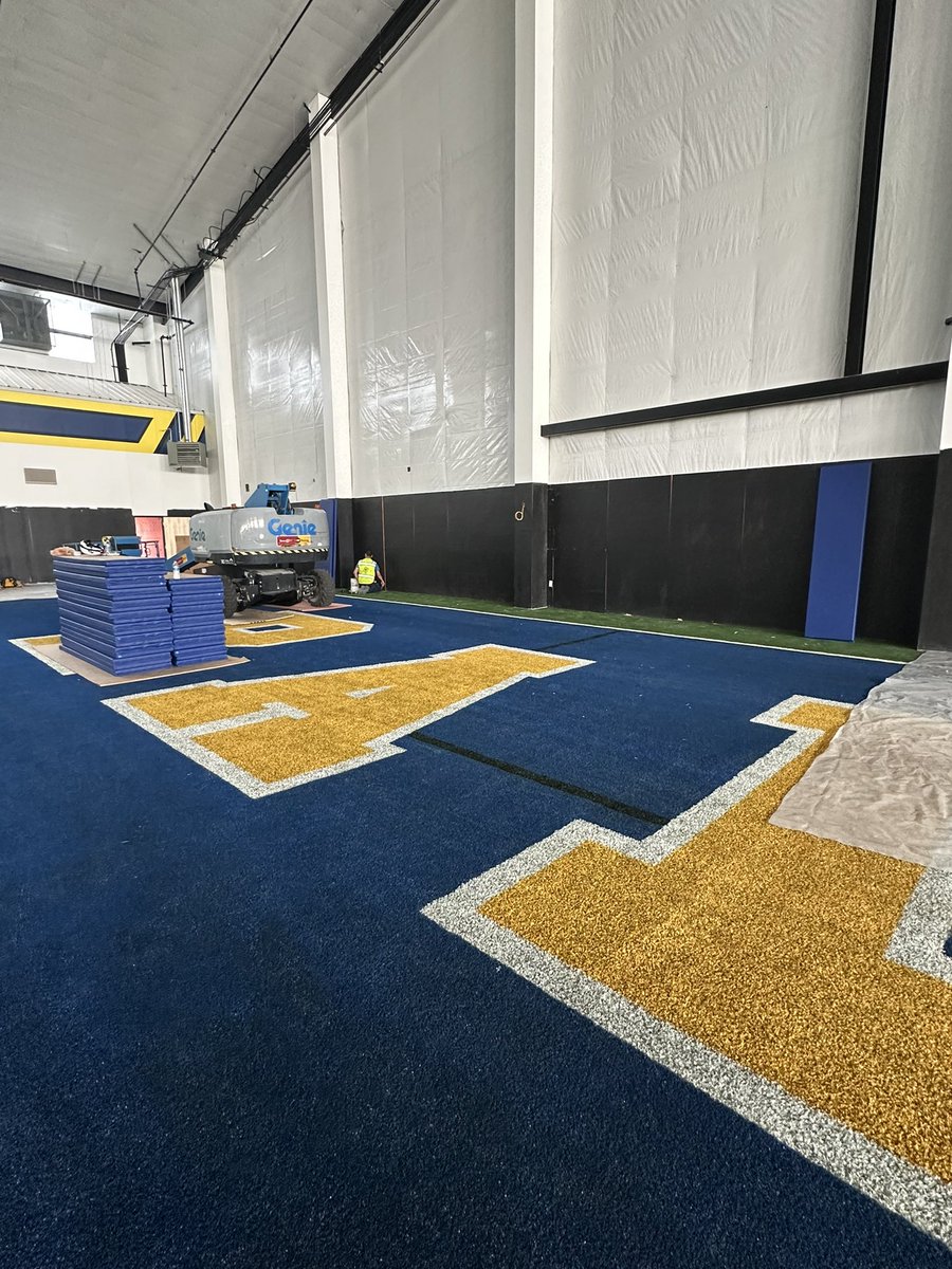 RaiderBuilt's tweet photo. THIS PLACE IS COMING TO LIFE!
Weight room going in. Fans are moving. Padding is going up. Lockers are being installed. Flooring is being laid.
It’s all starting to come together, and we’re getting closer!
A new home for the Raiders.
RAIDER BUILT.
#RaiderBuilt #OTOT https://t.co/nRirLAZOiX