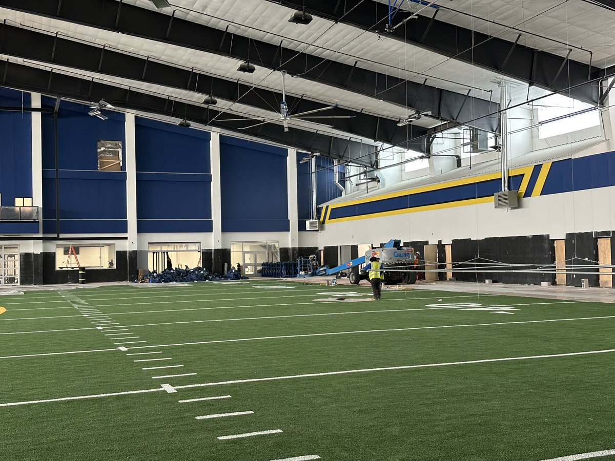 RaiderBuilt's tweet photo. THIS PLACE IS COMING TO LIFE!
Weight room going in. Fans are moving. Padding is going up. Lockers are being installed. Flooring is being laid.
It’s all starting to come together, and we’re getting closer!
A new home for the Raiders.
RAIDER BUILT.
#RaiderBuilt #OTOT https://t.co/nRirLAZOiX