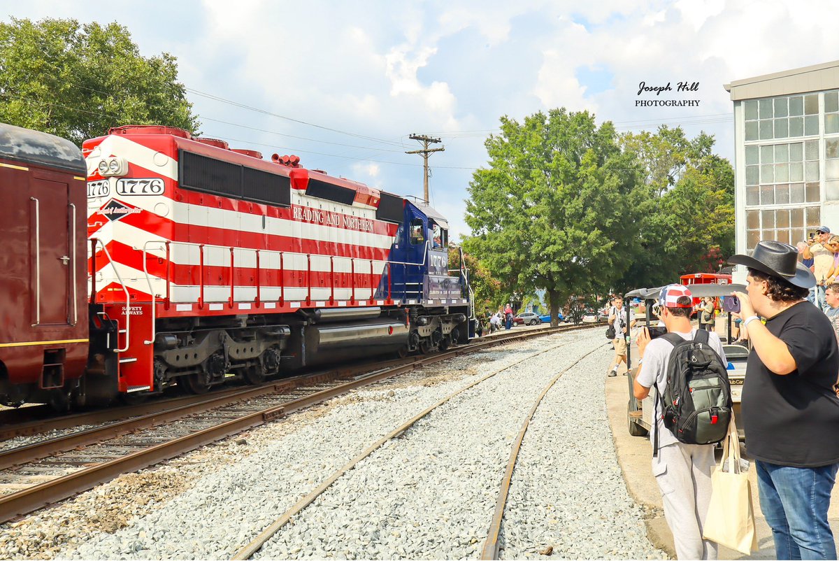 JosephHill3794's tweet photo. My photos of the America 250 Locomotive Celebration at N.C. Transportation Museum

🚂🇺🇸❤️🤍💙2️⃣5️⃣0️⃣

#NCTransportationMuseum 
#Trainspotting #Railfanning #RailFan 
#RailLife #NCByTrain #Locomotives #Trains #America250 #NorthCarolina #SpencerNC #VisitNC https://t.co/eD6rVGGZo5