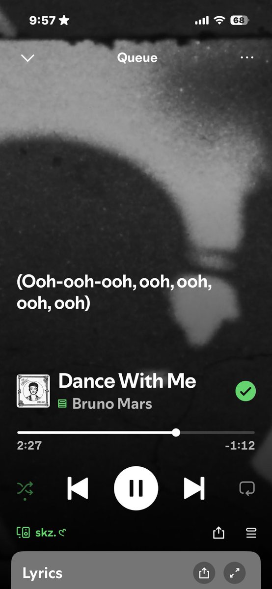 fleursseni's tweet photo. obri bruninho por ter tocado essa no vma foi assim que eu descobri uma das melhores músicas que eu já ouvi https://t.co/dQ71PVmLdq