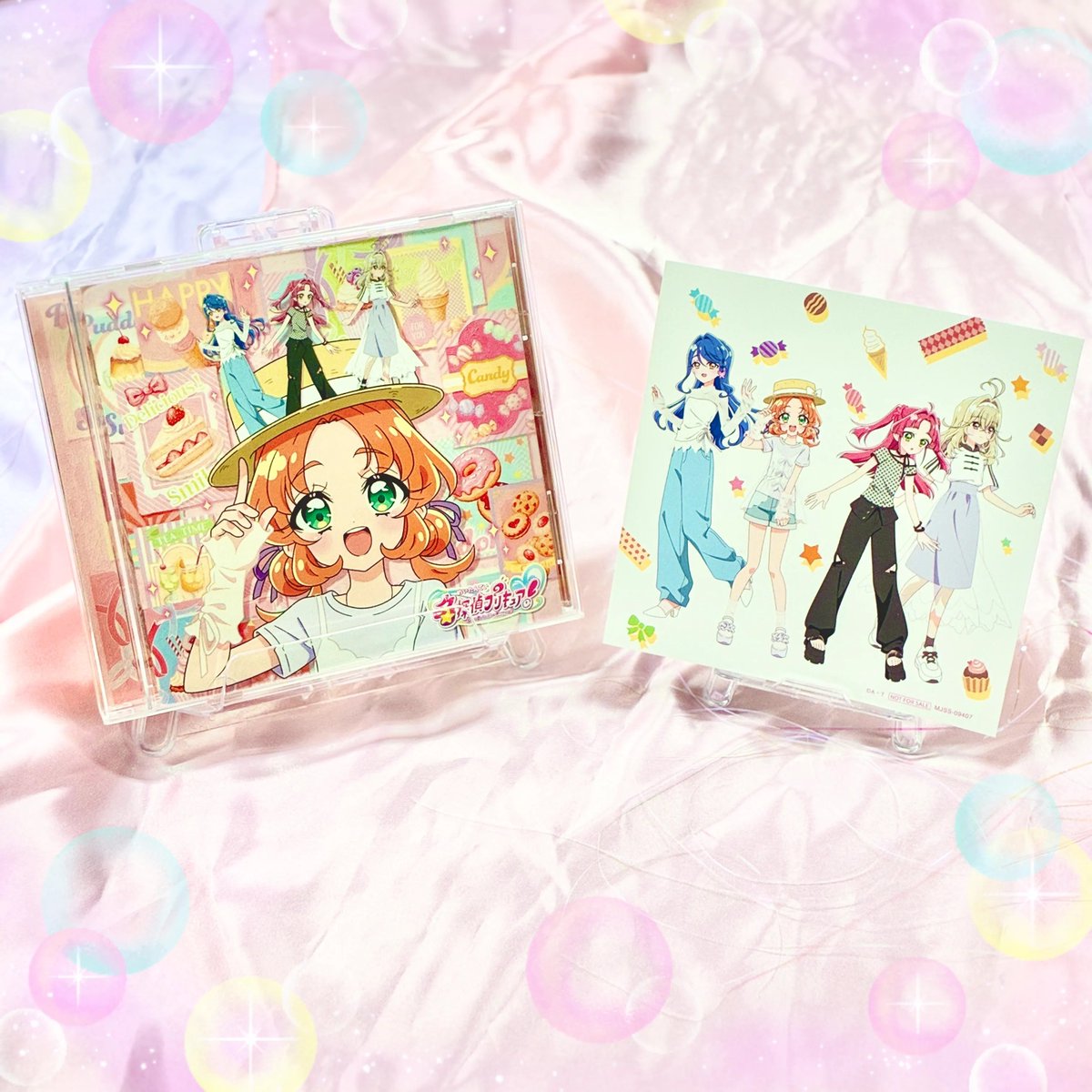 precure_marv's tweet photo. ＼ ✨いよいよ明日発売✨ ／
『#名探偵プリキュア！』後期主題歌シングル

💿追加封入特典公開❣💿
差し替えジャケット

🔽店舗別特典つき購入はこちら
https://t.co/qKavV4Zur5

🎁店舗特典🎁
💎Amazon：メガジャケ
💎楽天ブックス：A4クリアポスター
💎ネオウィング：2L判ブロマイド
💎全国アニメイト（通販含む）：ミニフォト4枚セット
※【CD+DVD】と【通常盤】で絵柄が異なります。
💎ゲーマーズ全店（オンラインショップ含む）：L判ブロマイド4枚セット
※【CD+DVD】と【通常盤】で絵柄が異なります。
💎セブンネットショッピング：缶バッジ（丸型：57ｍｍ・キャラ選択制）

#たんプリ #precure #プリキュア