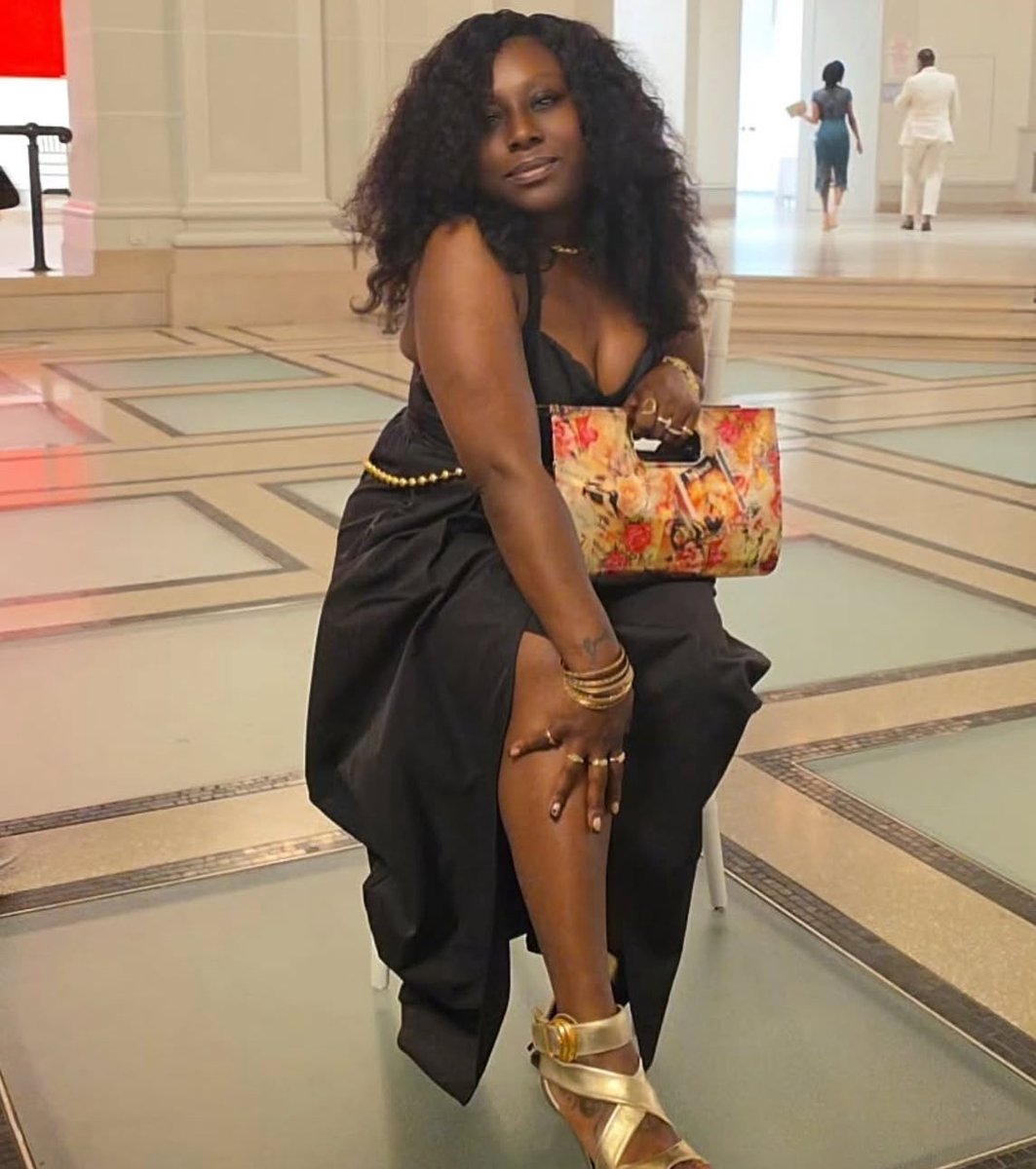 EdithBarbs's tweet photo. In honour of the queen attending milan fashion week. I thought i’d show off mine. 

Don’t ever gotta talk bout’ it when you ARE about it. 🦄💕 #NewYork #queen #Onika #barb https://t.co/bVZ3YBlcaE