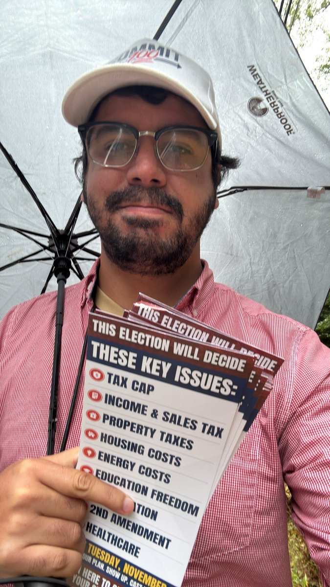 BrentTweedNH's tweet photo. A Nor'Easter didn't keep Citizens Alliance doorknockers from hitting doors this weekend.  We are going to turn NH red on November 3rd! https://t.co/HGXV9lriz2