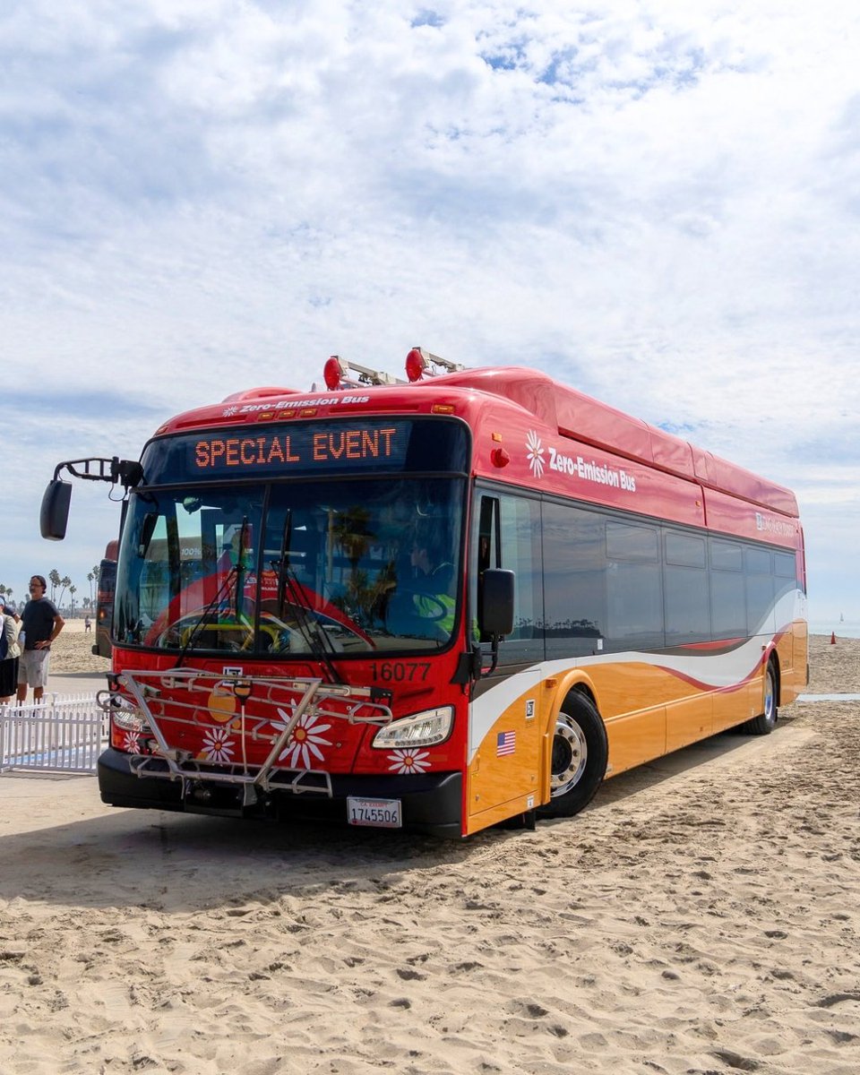 lbtransit's tweet photo. 🚌 Bus Fest was the perfect way to wrap up SoCal Transit Month! Thanks to everyone who joined us for beachside bus fun. 🌊

Thank you @carlitelb @movelatransit for having us! We love connecting with our community. ❤️ https://t.co/ekIovLQdj9
