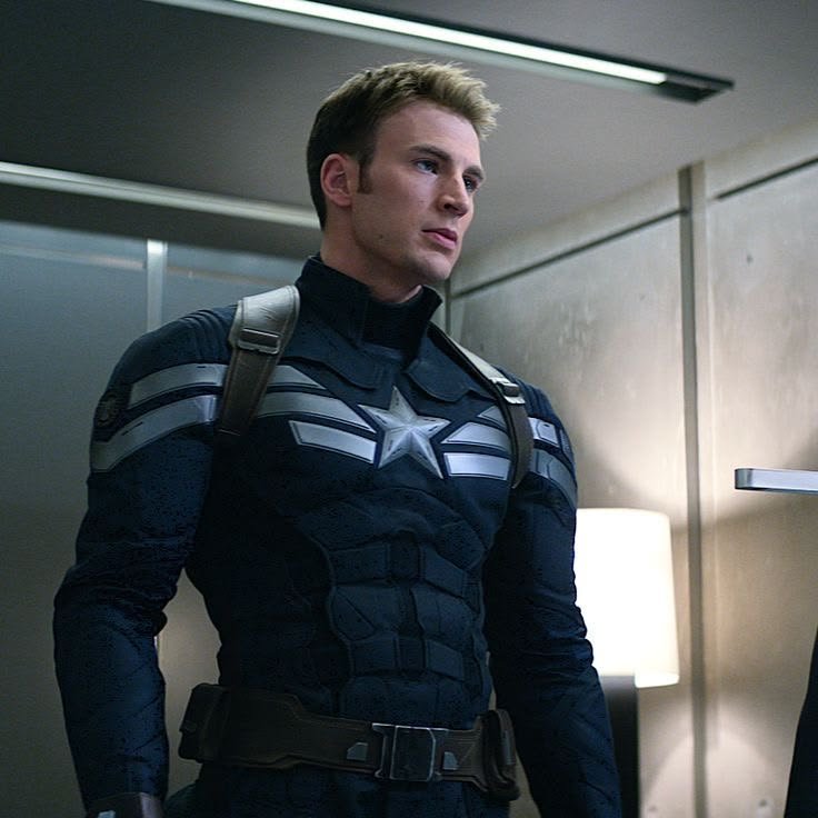 itbellaswan's tweet photo. steve rogers não foi nomeado O PRIMEIRO VINGADOR atoa, ele sabe o que faz https://t.co/yRLZhqvVXc