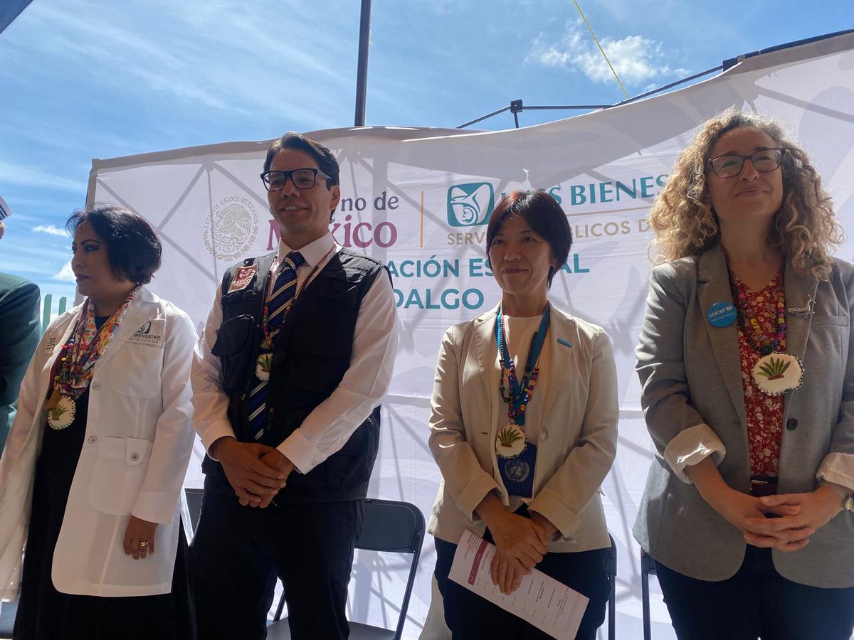 UNICEFMexico's tweet photo. Una vacuna solo protege si llega en buenas condiciones.

Hoy, entregamos a @IMSS_Bienestar 59 refrigeradores solares y 800 cajas frías para fortalecer la red de frío y contribuir a que las vacunas lleguen de forma segura a más niñas y niños en México. https://t.co/NIKPqTba7H