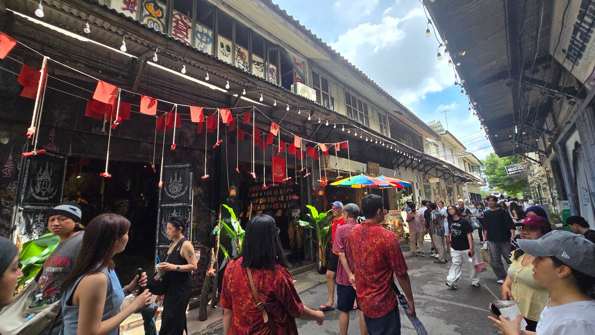 ZEP_AKI's tweet photo. タイの撮れ高その8
バンコクのチャイナタウンのヤワラートの裏通り？
Song Wat Street Art
思ったよりオサレで観光客も多すぎ https://t.co/15pk5vTOxR