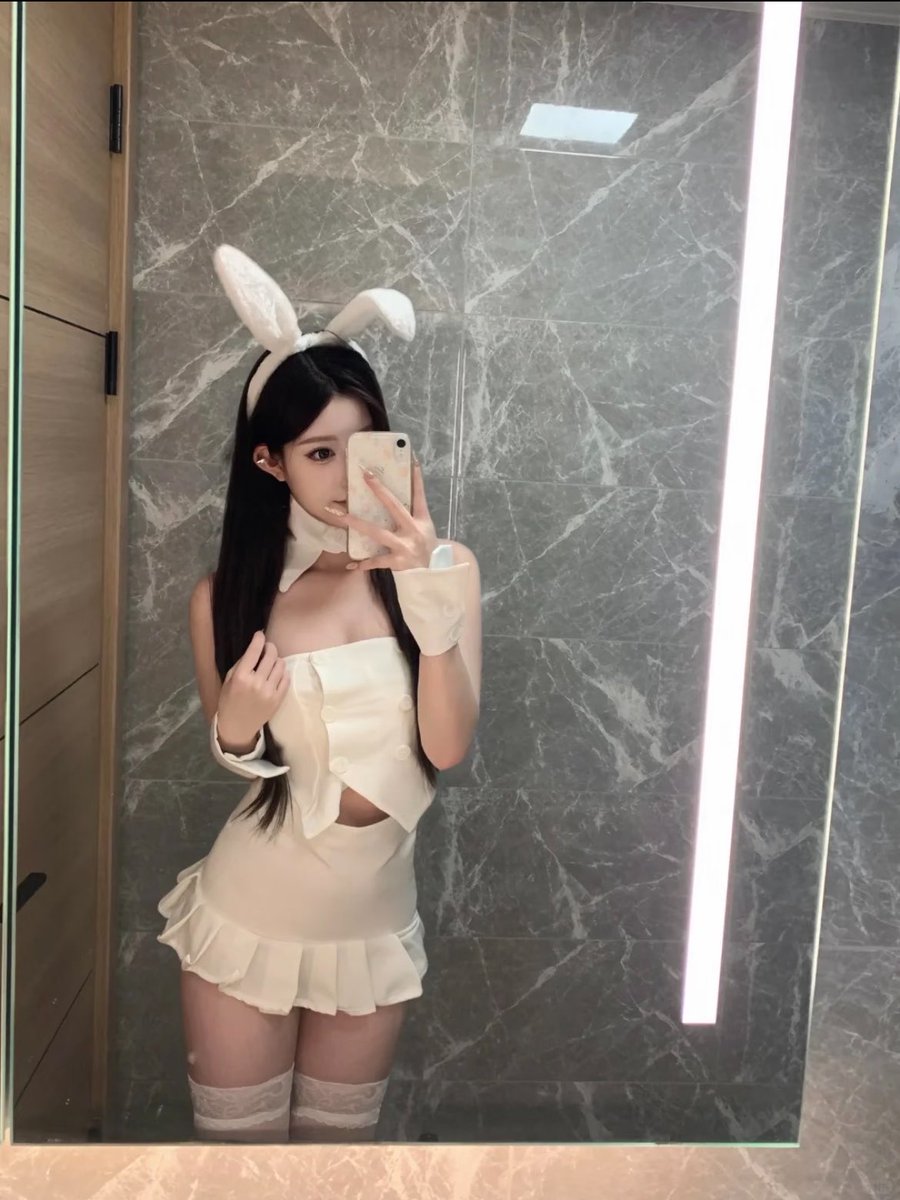 mk_nda's tweet photo. 趁舍友睡着，偷偷挖矿 ，谁要锐评女大学生的福？  

开脱！！上供！！ https://t.co/gdgJciGnNP