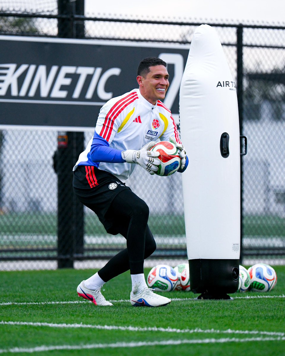 FCFSeleccionCol's tweet photo. #ConOrgulloColombiano🇨🇴 https://t.co/NlvyVIhFXX
