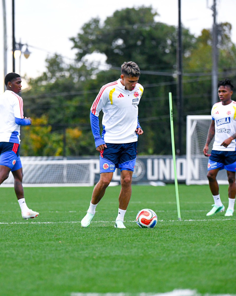 FCFSeleccionCol's tweet photo. #ConOrgulloColombiano🇨🇴 https://t.co/NlvyVIhFXX
