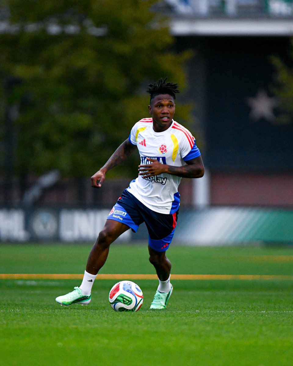 FCFSeleccionCol's tweet photo. #ConOrgulloColombiano🇨🇴 https://t.co/NlvyVIhFXX