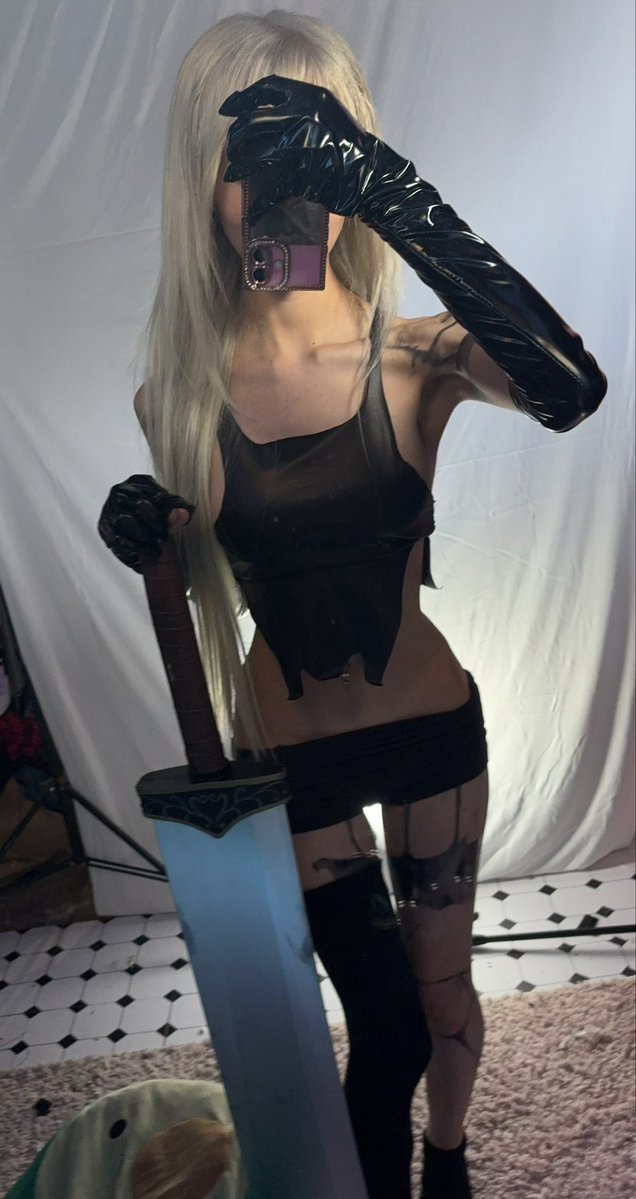 vivinellaa's tweet photo. I HAD to cosplay herrr⚔️#neir2 https://t.co/X6dbRIMP9Y
