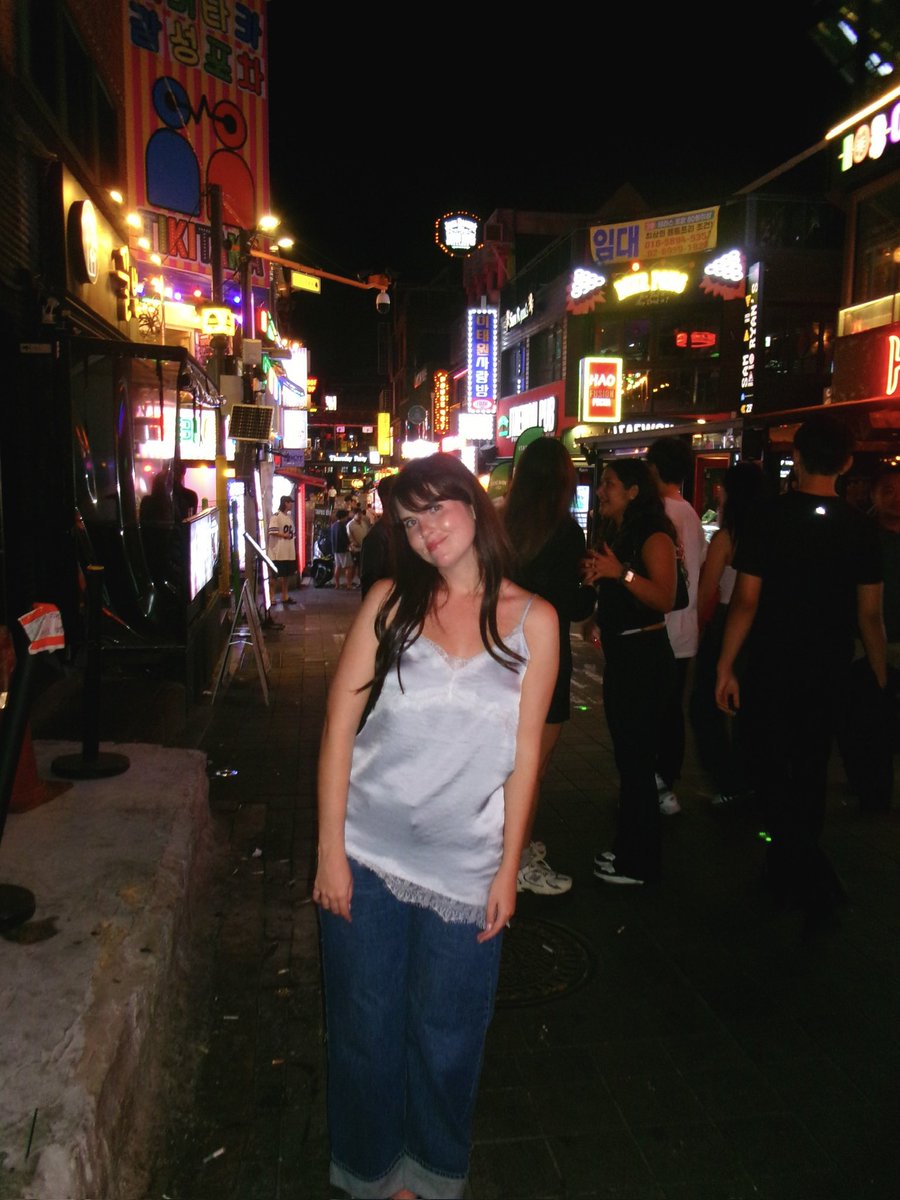 gabbyxcc's tweet photo. My annual Twitter check-in: I went to Korea and am no longer bald! https://t.co/6xlmgRKzMH