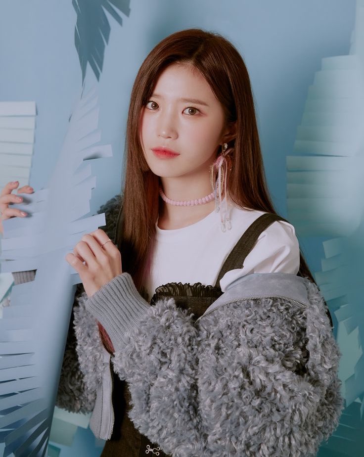 ChartUpdate_'s tweet photo. Happy 29th Birthday to Hayoung. 

She has been a standout vocalist and dancer in fromis_9, always bringing her own charm to the group. https://t.co/yE3P5Tcwdw