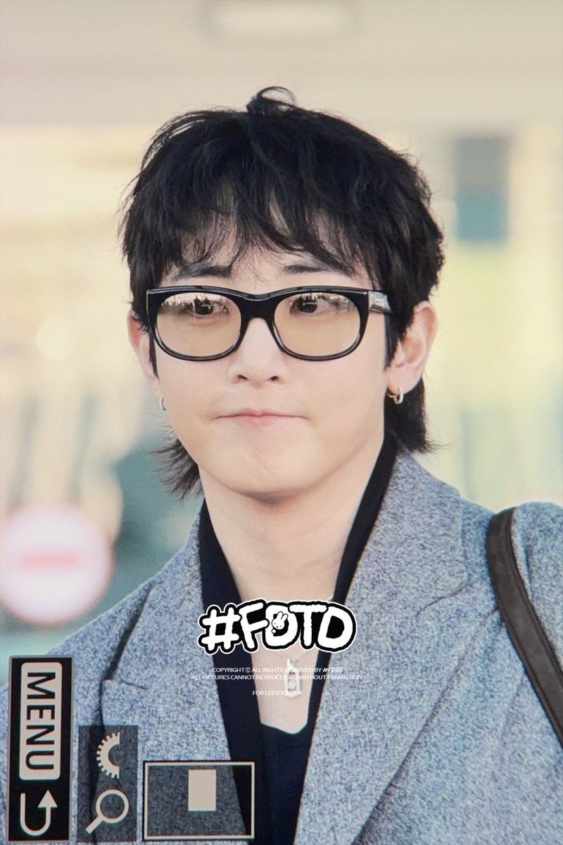 FDTD__'s tweet photo. 260929 ICN 출국 ✈️

가나디가 비행기도 타고
기특하네요… ♡

#이수혁 #LEESOOHYUK https://t.co/77SDFFQlMK