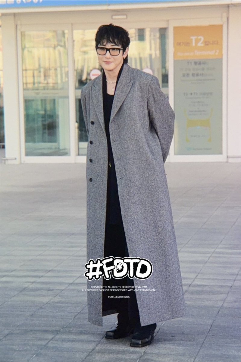 FDTD__'s tweet photo. 260929 ICN 출국 ✈️

가나디가 비행기도 타고
기특하네요… ♡

#이수혁 #LEESOOHYUK https://t.co/77SDFFQlMK